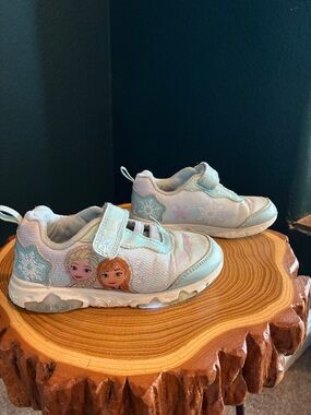 Disney Frozen Light Up Girls' Velcro Sneakers with Elsa & Anna size 9